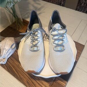 New Balance Womens White and Gray Running Shoes